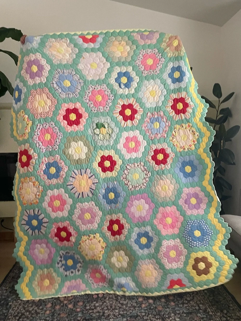 Vintage Grandmother’s Flower Garden Quilt 70x80 Green Floral Cottage